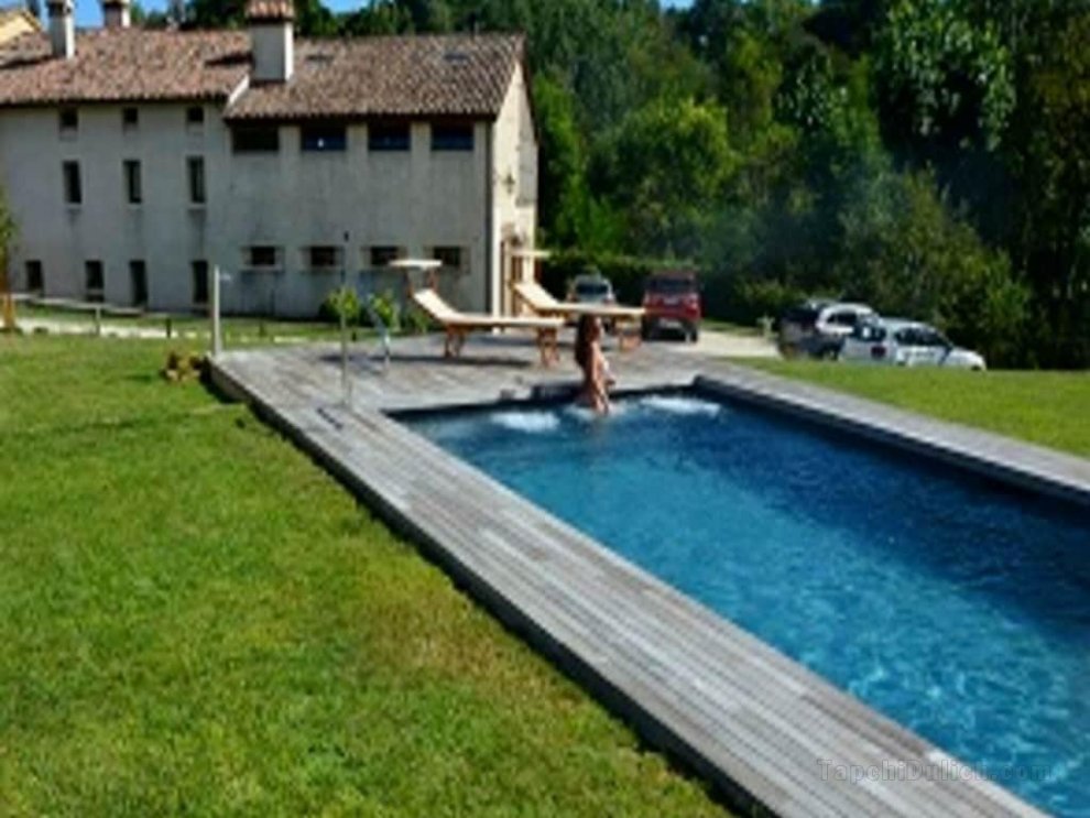 Modern Farmhouse in Pagnano Italy near Forest
