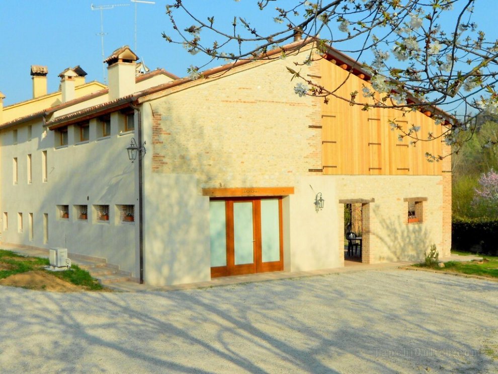 Modern Farmhouse in Pagnano Italy near Forest