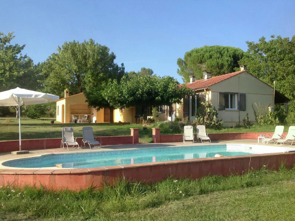 Pleasant Holiday Home in Villecroze with Swimming Pool