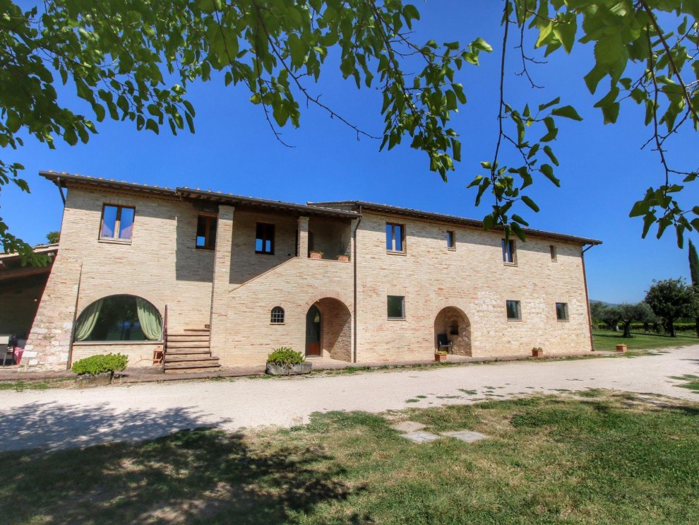 Villa with private pool on an estate near Assisi
