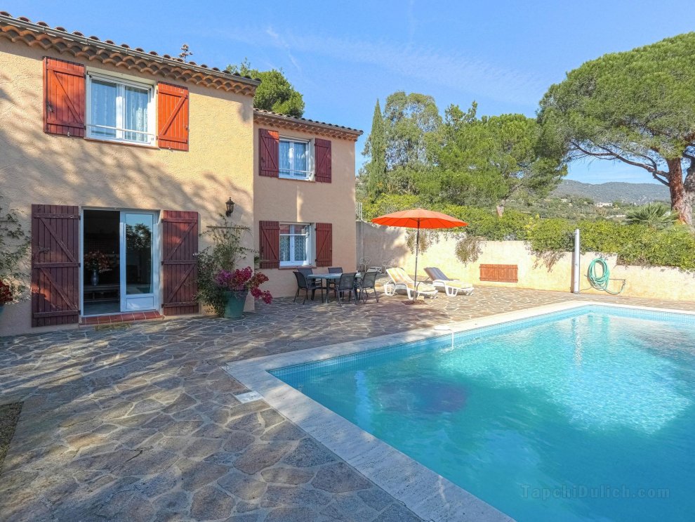 Provencal Holiday Home in Bormes-les-Mimosas with Pool