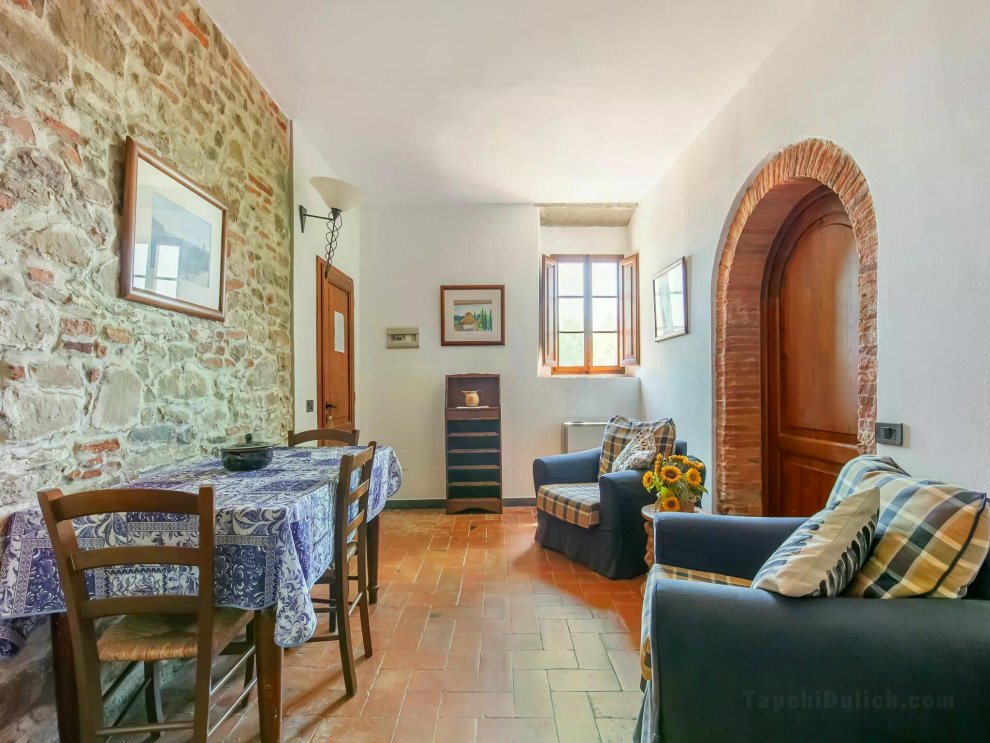 Cozy Holiday Home in Capraia e Limite with Swimming Pool