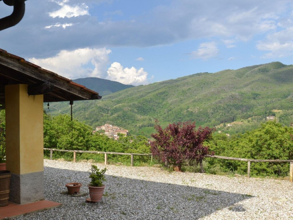 Authentic Tuscan country home situated between Pistoia and Lucca