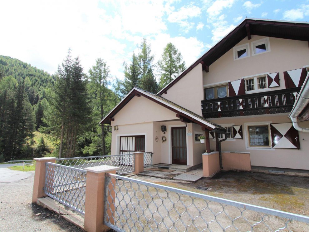 Beautiful and large house in hiking and skiing area Innerkrems with sauna and hot tub
