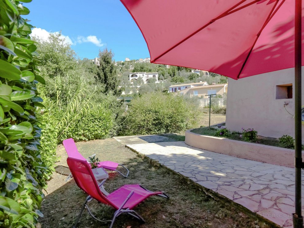 Pretty Holiday Home in Berre-les-Alpes with Garden