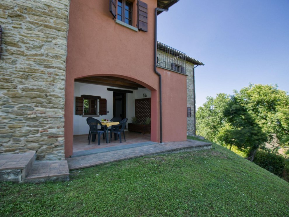 Spacious Mansion in Sant'Angelo in Vado with Pool