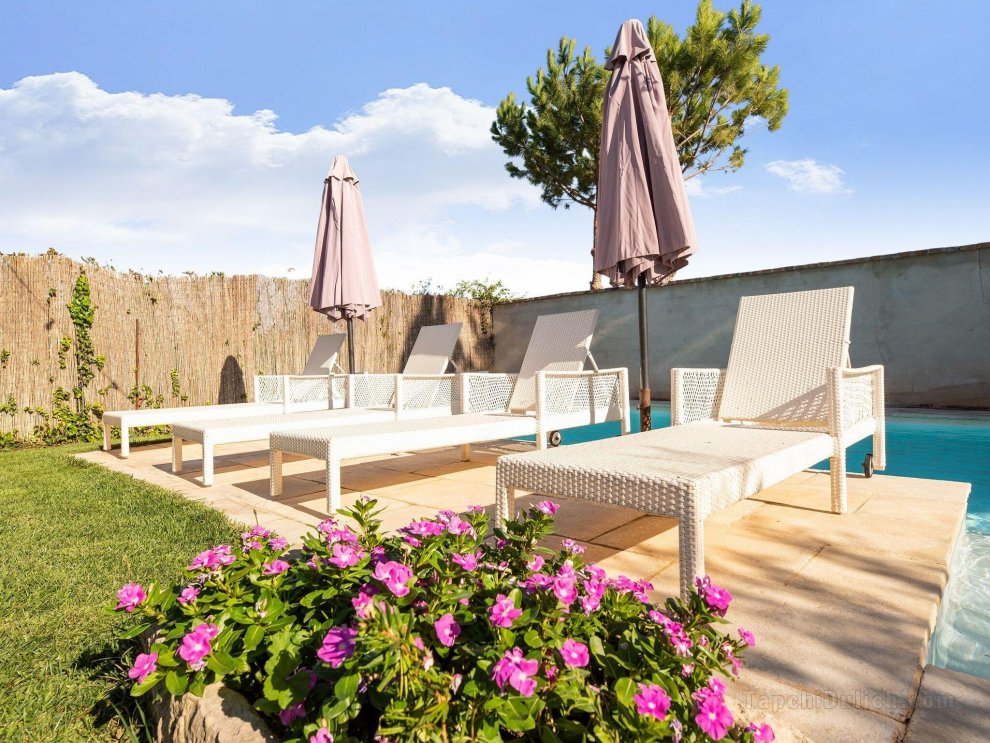 Vibrant Holiday Home in Fraga with Private Pool