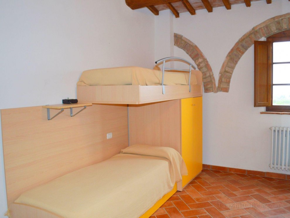 Apartment with 2 pools in the village of Asciano, in the hills of Siena