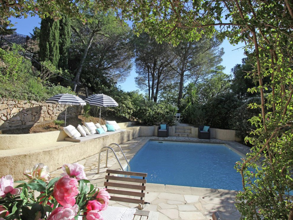Charming holiday home in Plage de Gigaro with pool