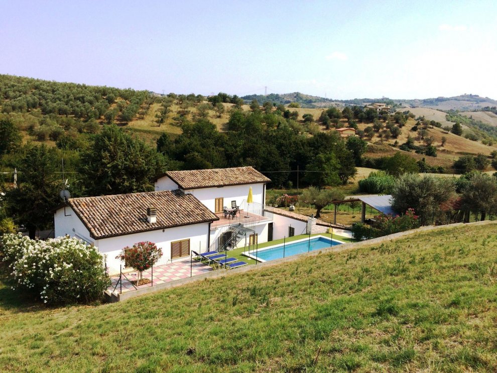 Restful Holiday Home in Picciano with Swimming Pool