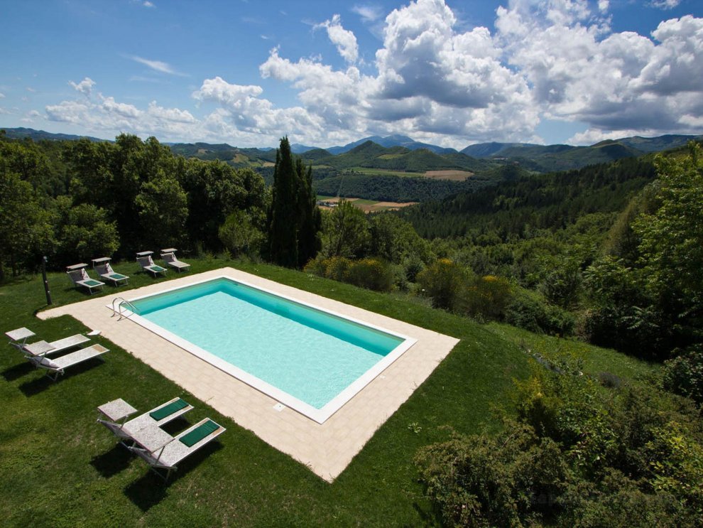 Peaceful Holiday Home in Acqualagna with Swimming Pool