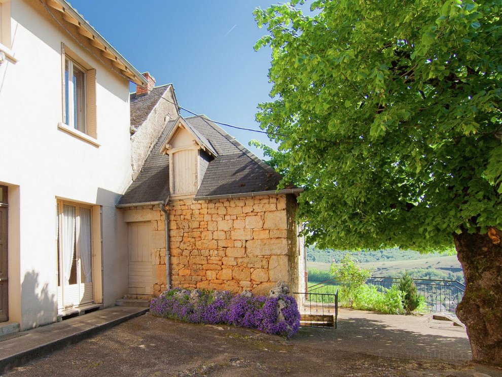 Scenic Holiday Home in Chasteaux with Private Terrace