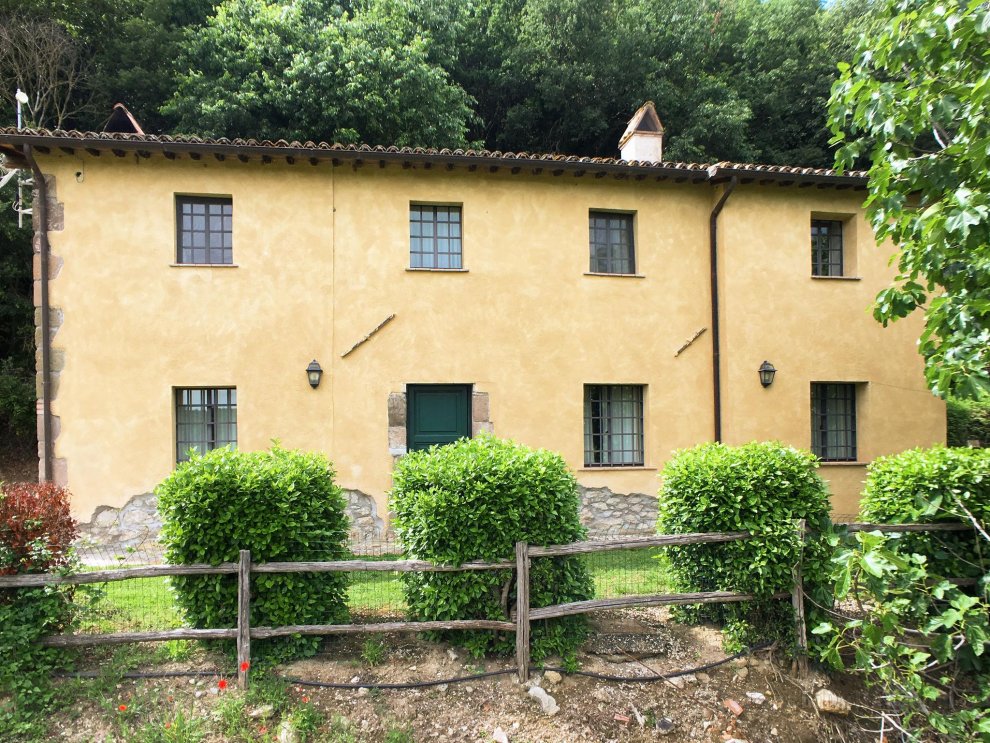 Rustic Villa in Sermugnano with Swimming Pool