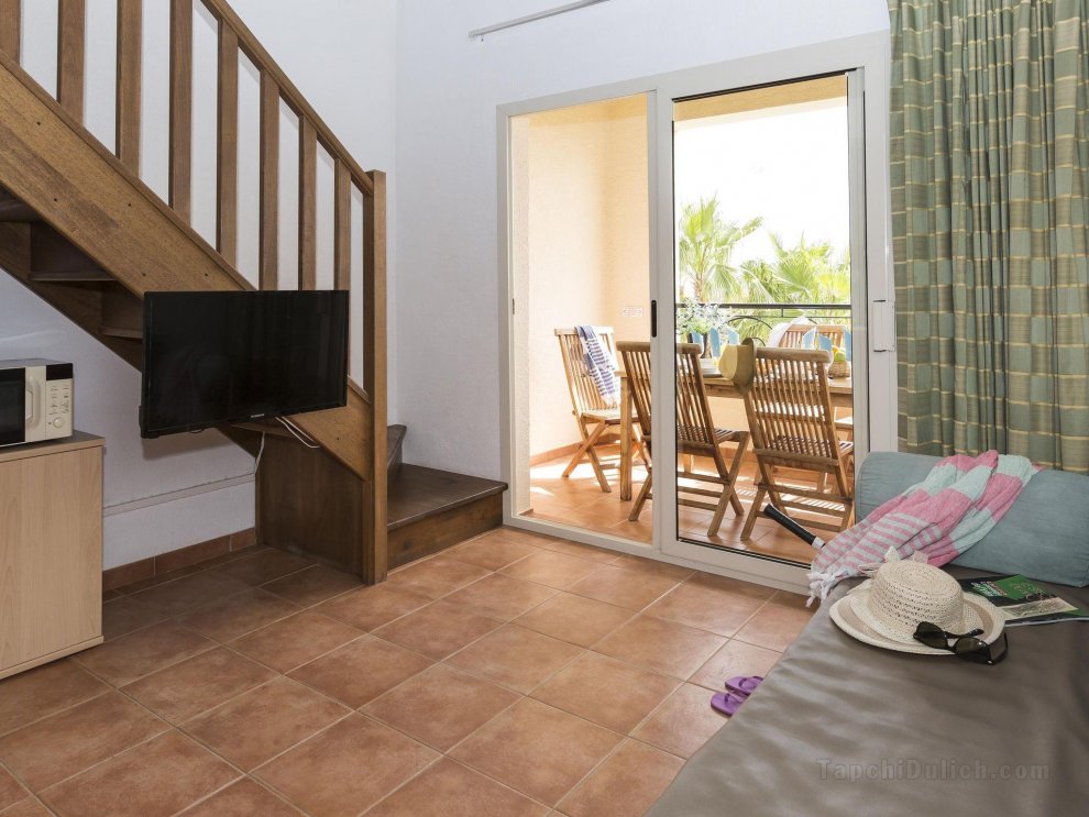 Spacious studio with balcony on the eastern coast of Corsica