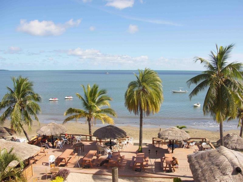 Khách sạn Smugglers Cove Beach Resort and