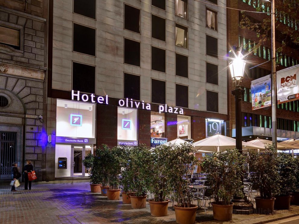 Khách sạn Olivia Plaza
