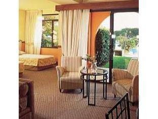 Khách sạn La Costa Golf & Beach Resort
