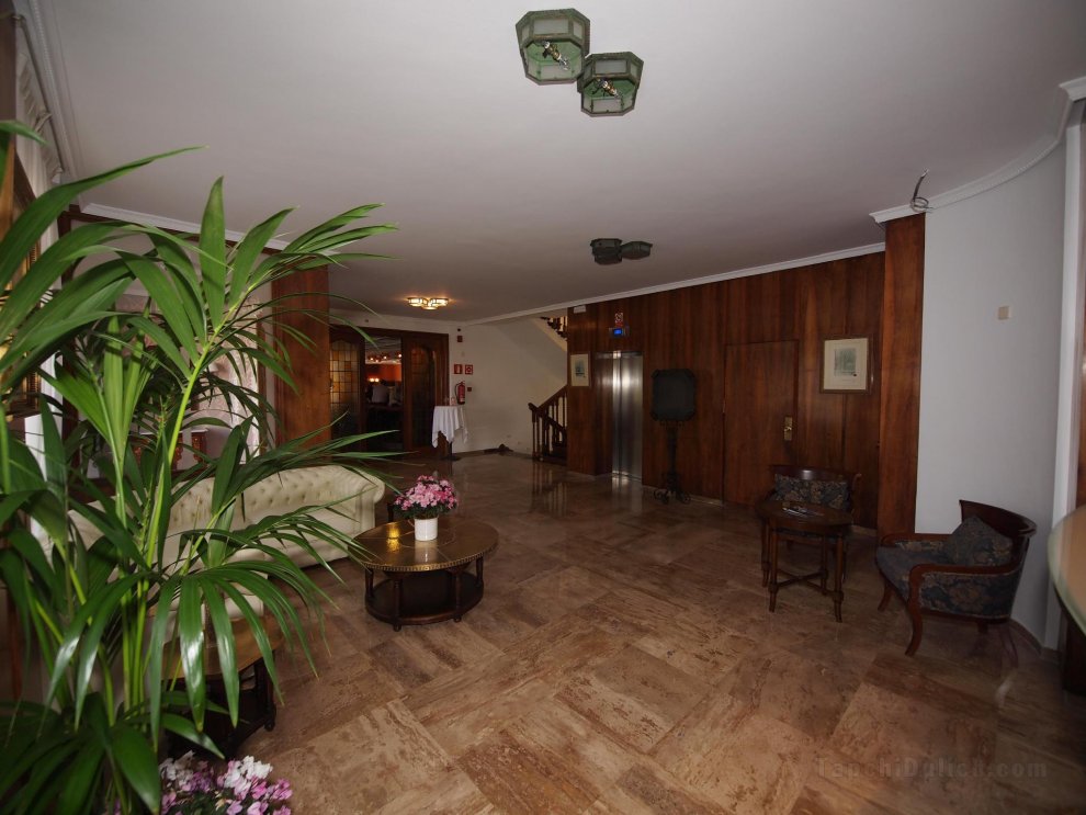 Khách sạn El Bedel