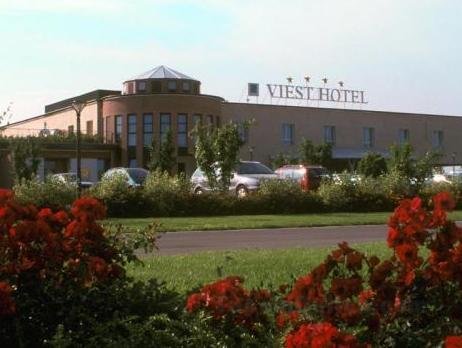 Khách sạn Viest
