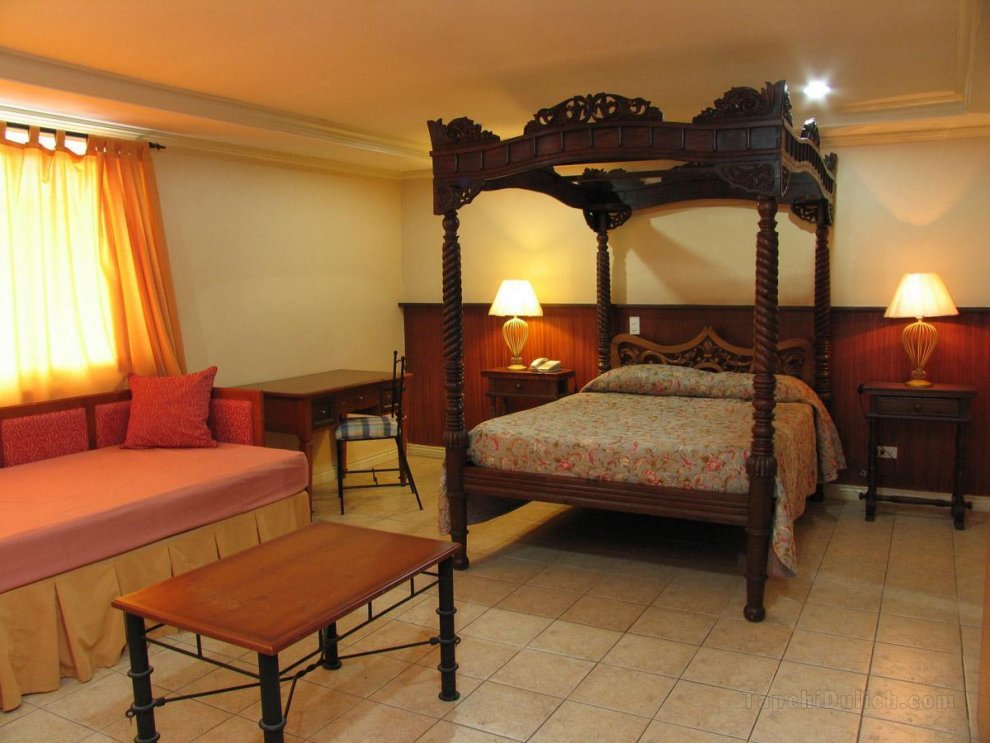 Khách sạn Crown Regency Residences Davao