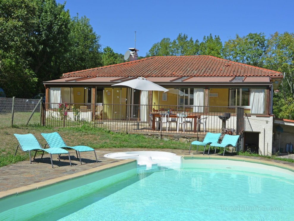 Spacious Villa in Saint-Marsal with Swimming Pool