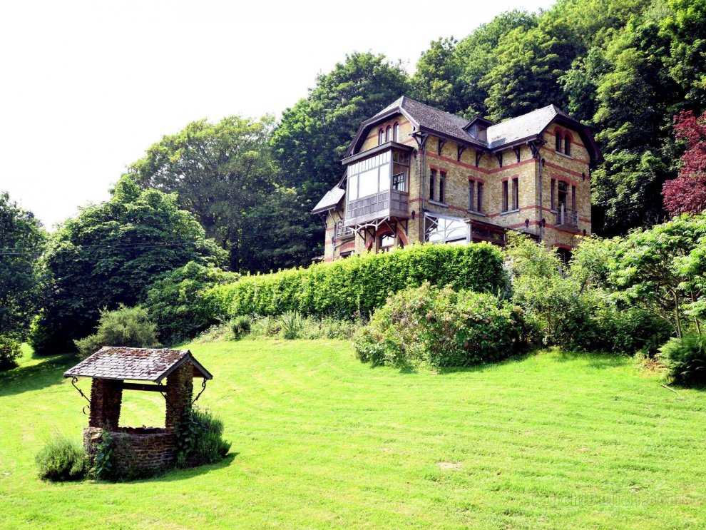 A beautiful Art Nouveau house with an enormous garden.