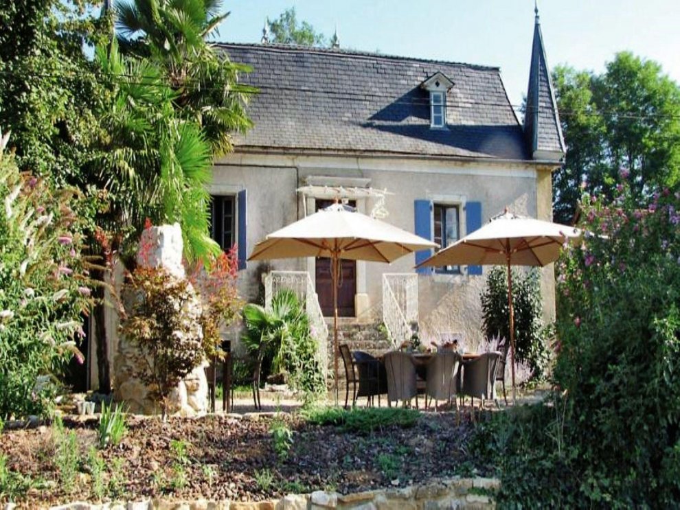Lovely family home near St Cirq La Popie with private pool.