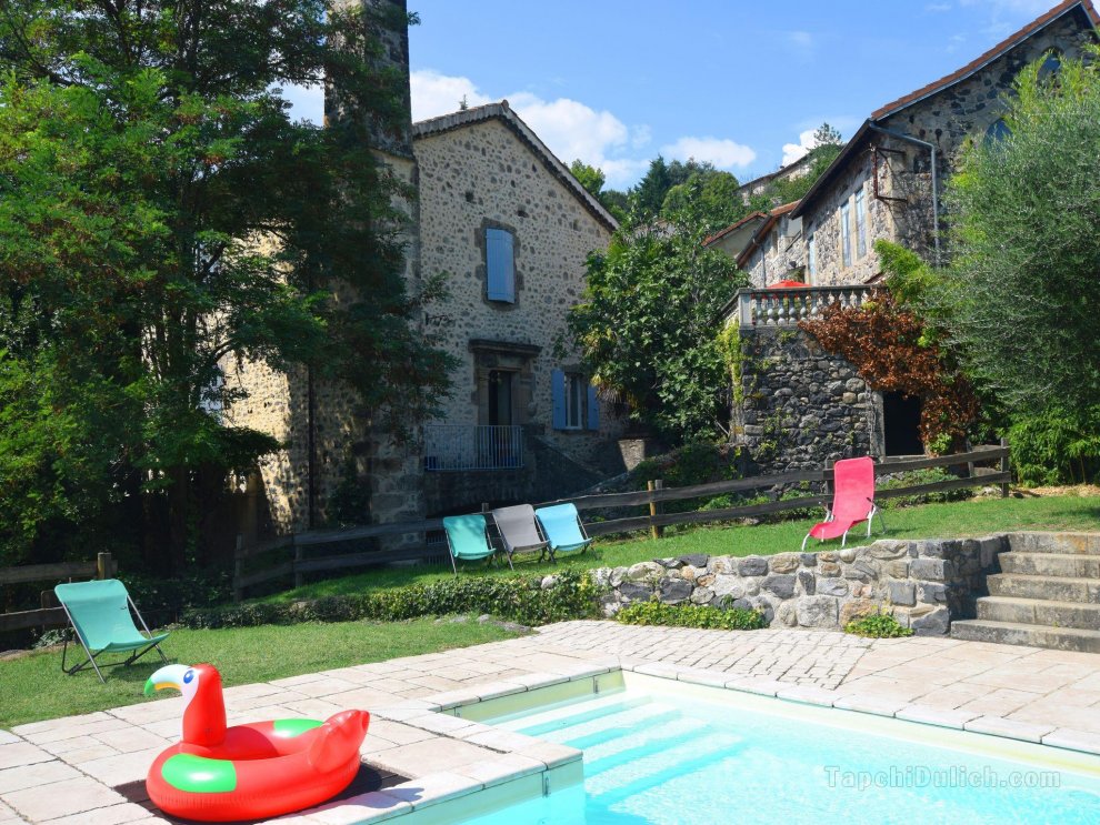 Cosy Holiday Home in Ardeche with Swimming Pool