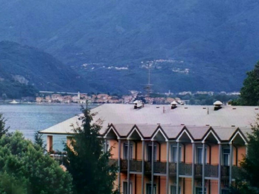 Apartment in a residence on Lake Maggiore, near the beach