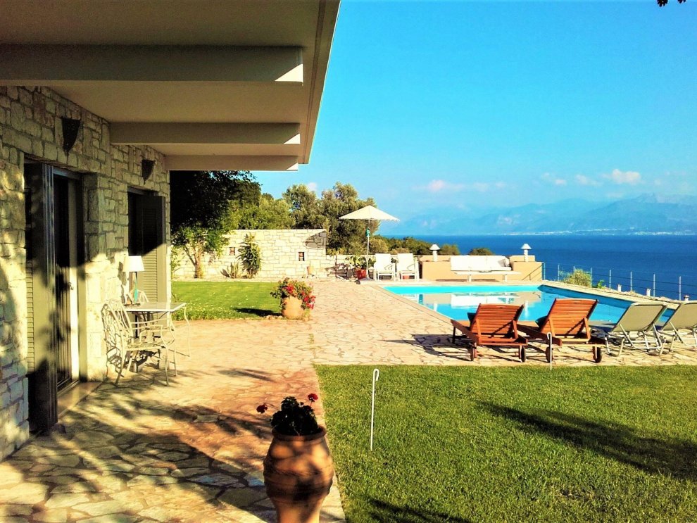 Villa on beautiful location, large pool, by sea and village with little harbour
