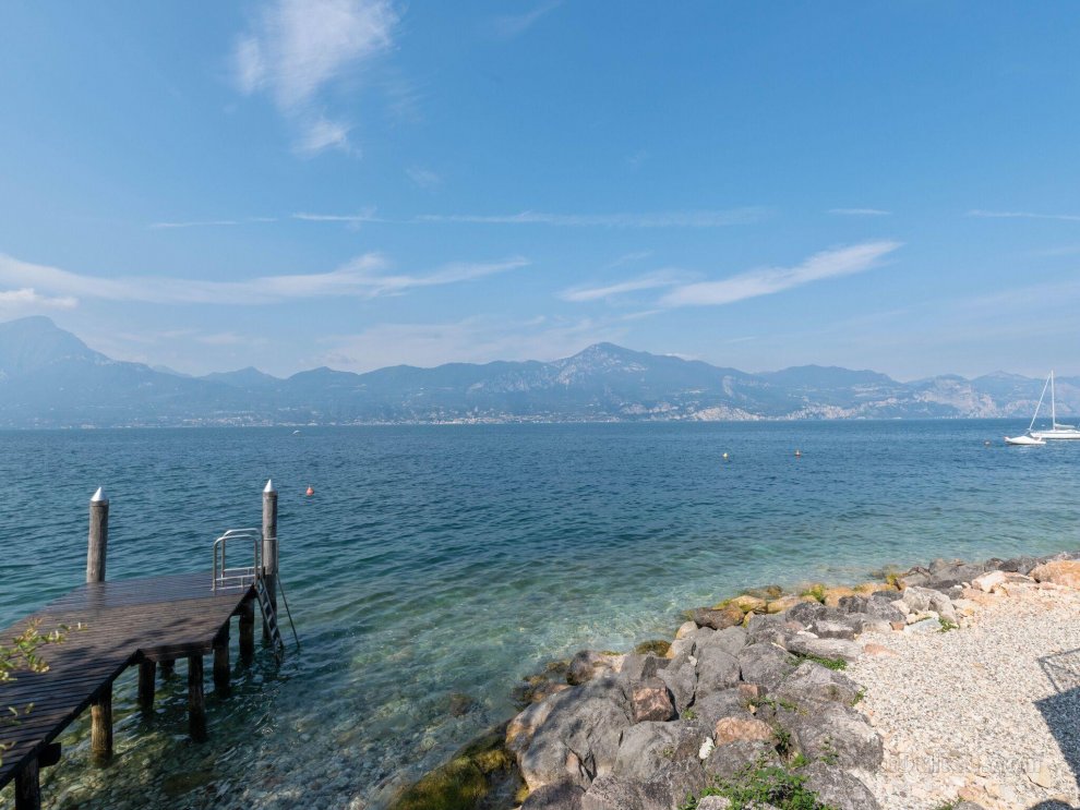 Nice residence on Lake Garda with pool and garden, panoramic position