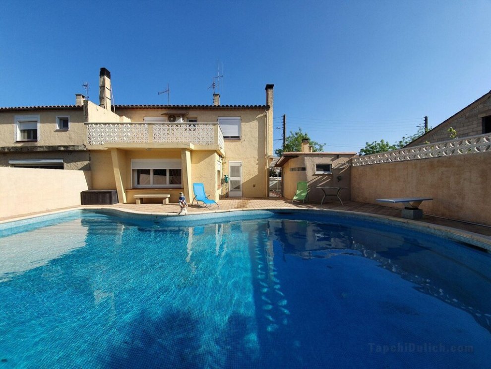 Majestic Holiday Home in Olonzac with Private Pool