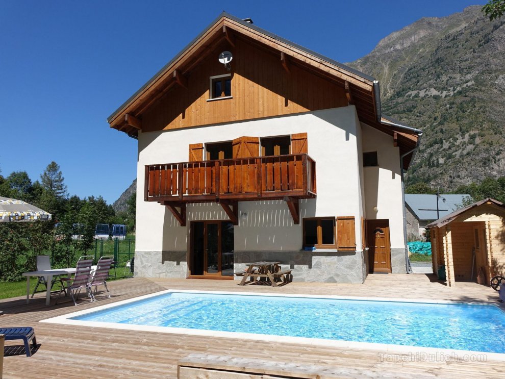 Modern Chalet in Vénosc with Swimming Pool