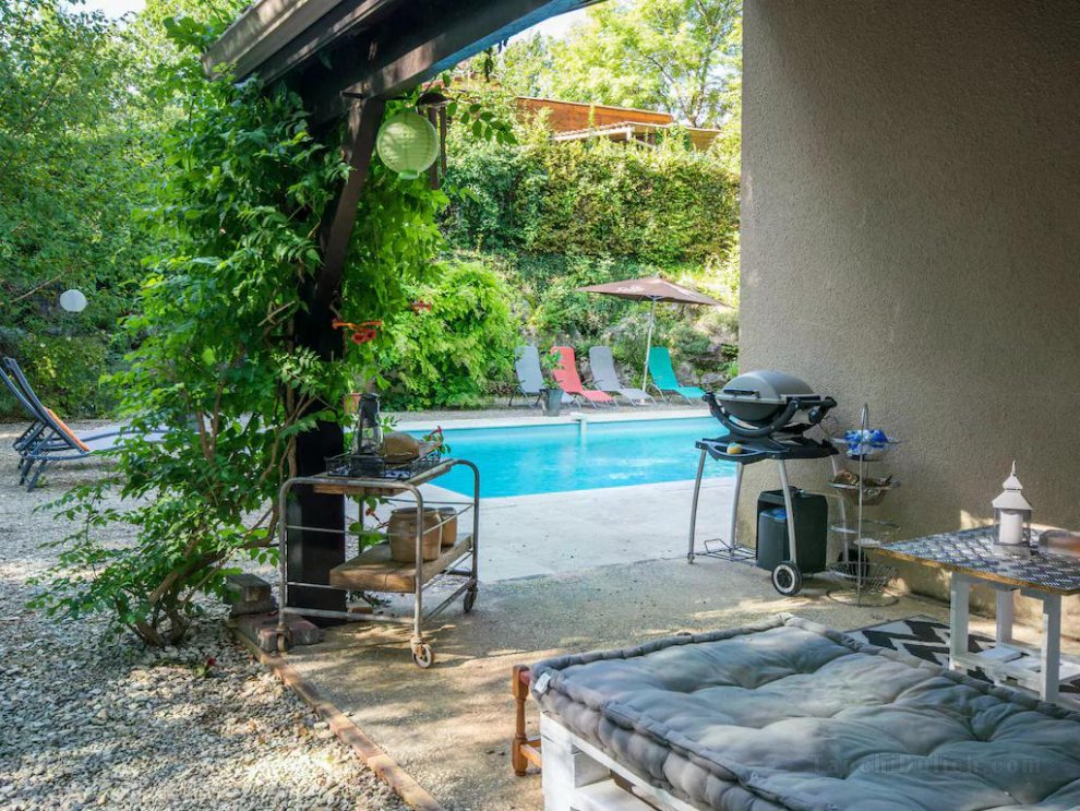 位於美麗環境中的舒適小屋-有幽靜的花園和私人泳池