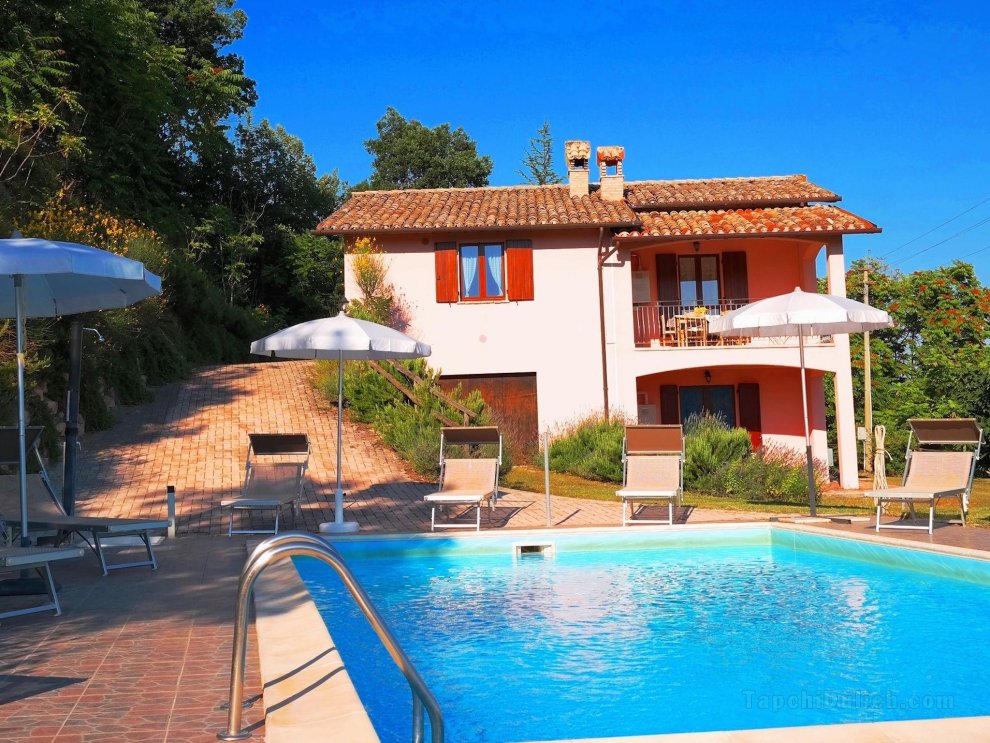 Luxurious Villa in Acqualagna with Swimming Pool