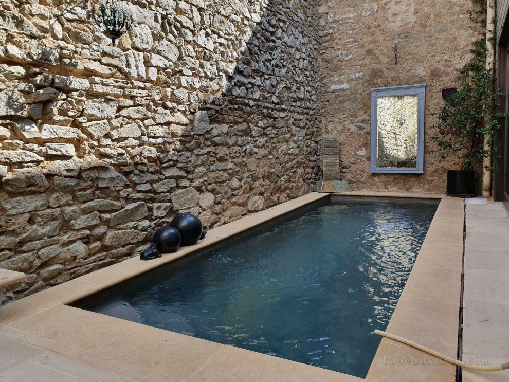 位於奧隆扎克的現代度假別墅-有私人泳池