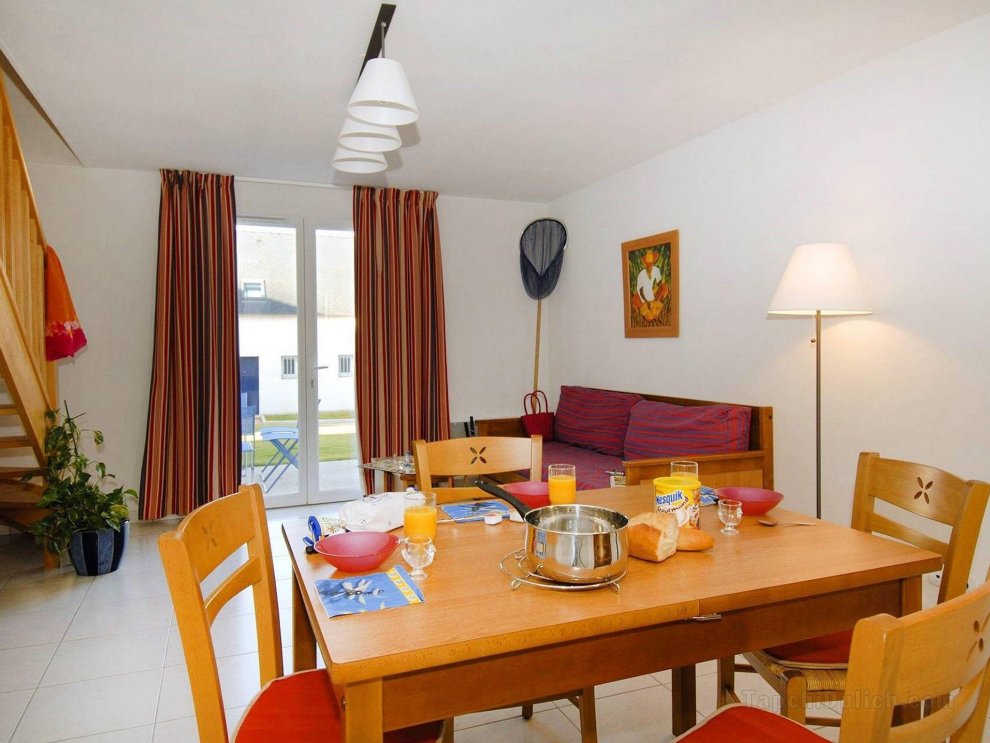 Cozy, colorful maisonette, just at 700 m. from the beach