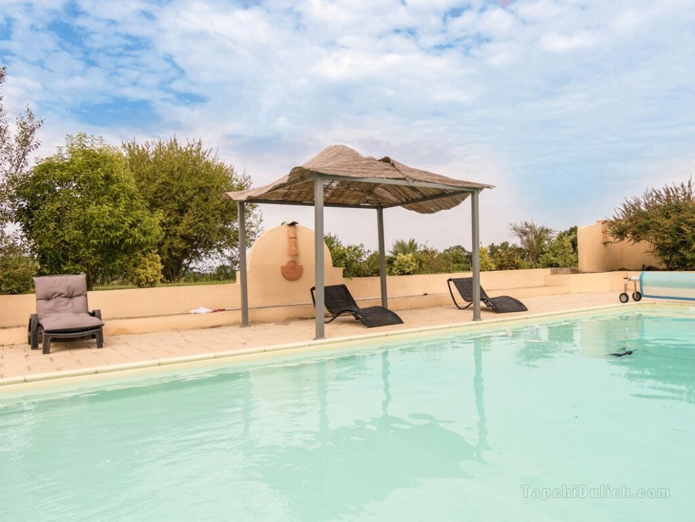 Beautiful Villa in Saint-Nexans with Private Heated Pool