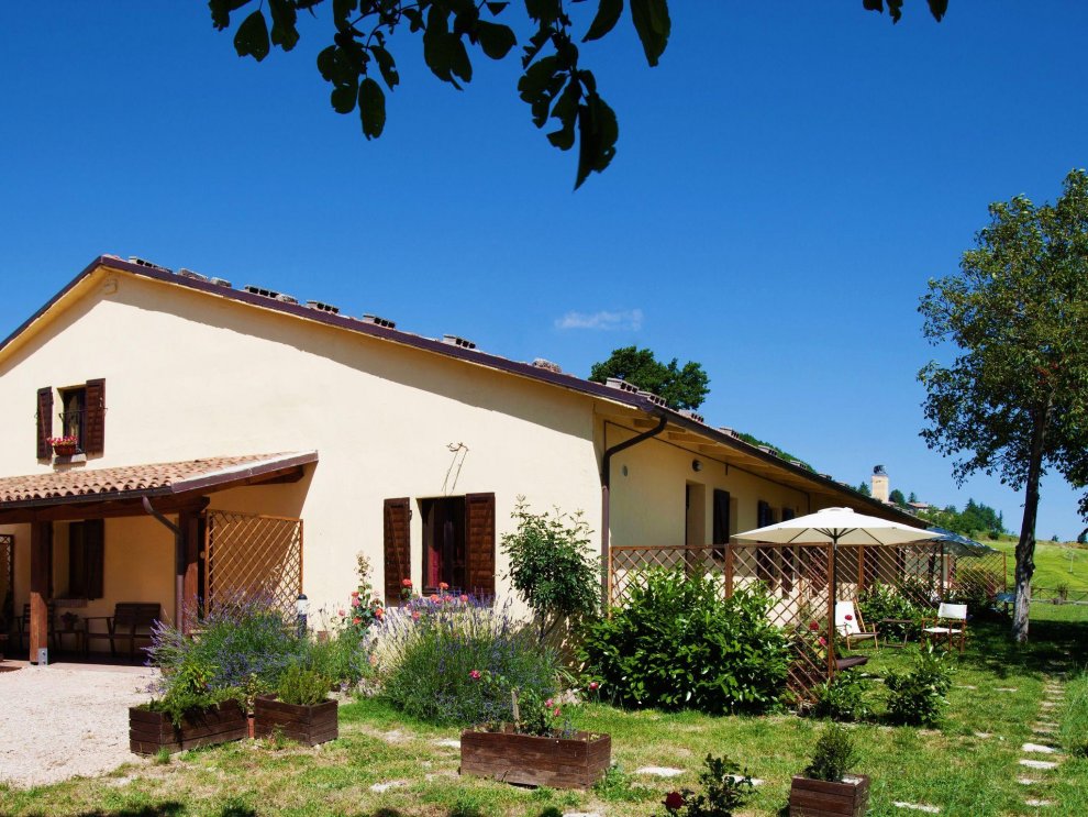 Farmhouse with a magnificent panorama, swimming pool, 3 km from Cagli