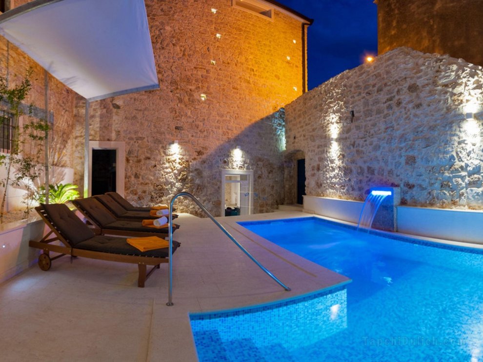 Sea-View Villa in Bol with bubble bath, Sauna bubble bath
