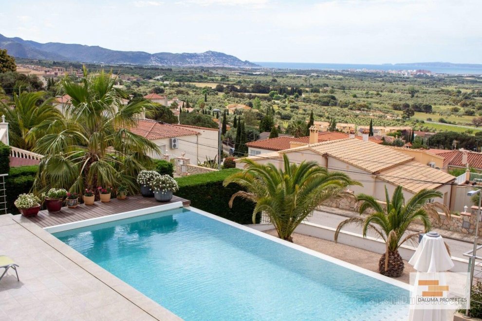 Luxury Villa with Jacuzzi - Costa Brava