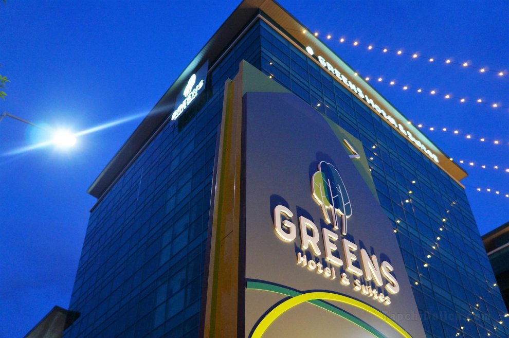 Khách sạn Greens & Suites
