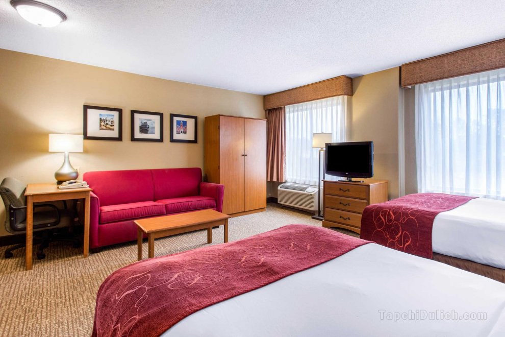 Comfort Suites Wilmington near Downtown