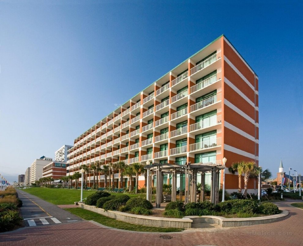 Khách sạn Holiday Inn & Suites North Beach