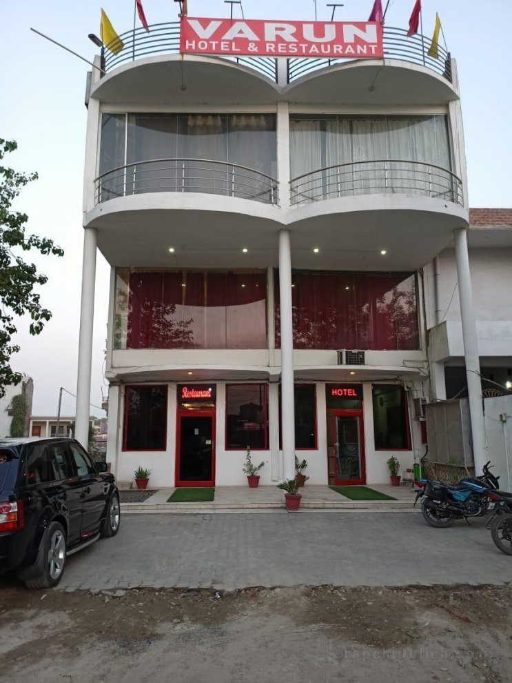 Khách sạn Varun and Restaurant By WB s