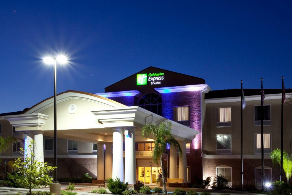 Khách sạn Holiday Inn Express & Suites Spring Hill