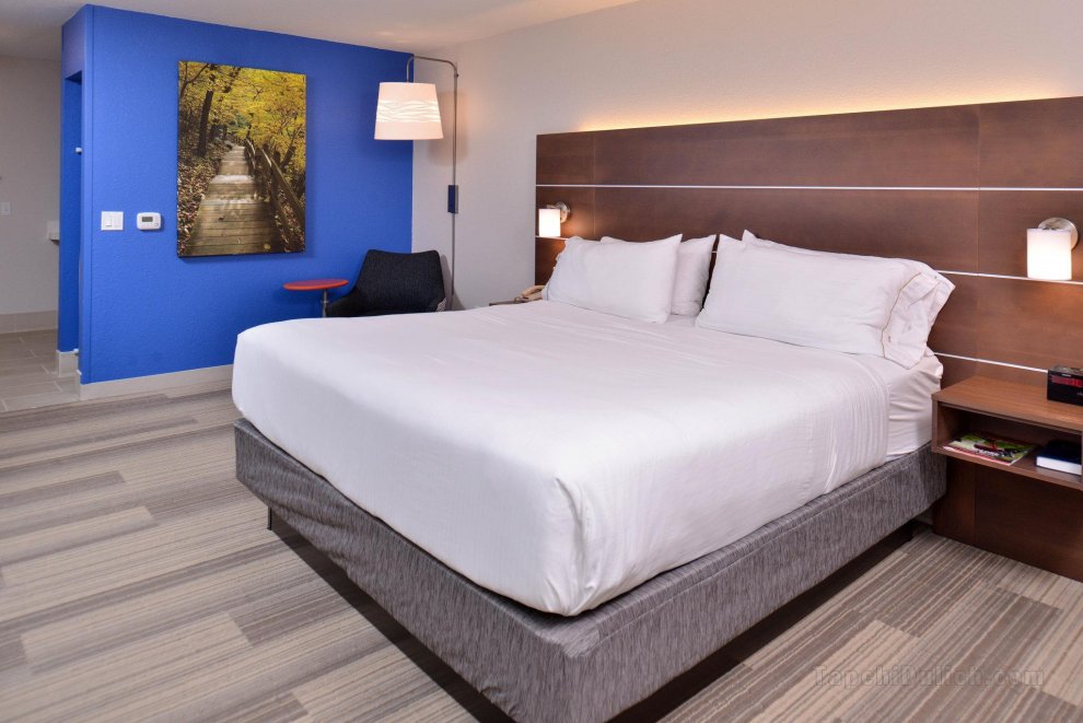 Khách sạn Holiday Inn Express and Suites Stevens Point