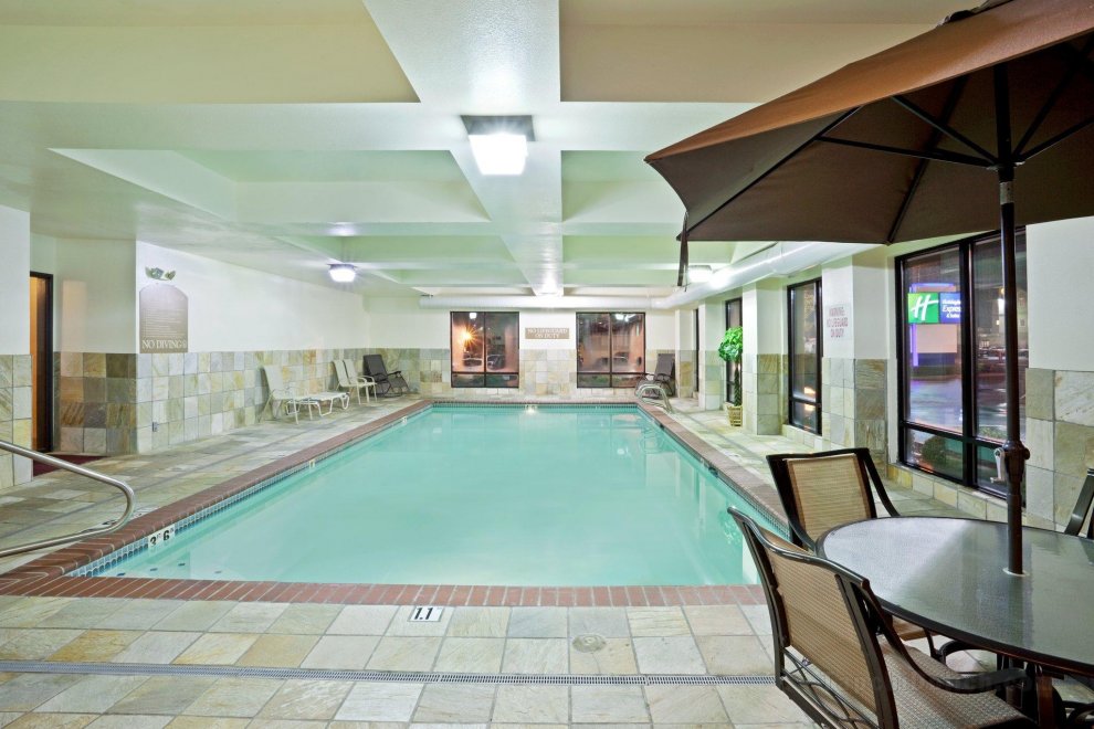 Khách sạn Holiday Inn Express & Suites Tacoma