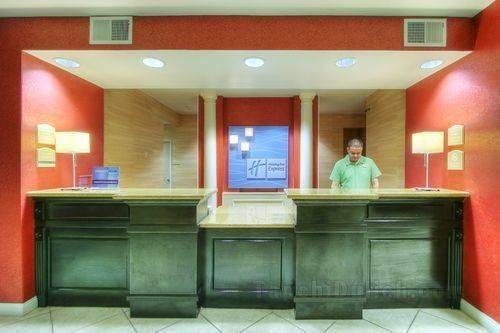 Holiday Inn Express and Suites - Tucumcari