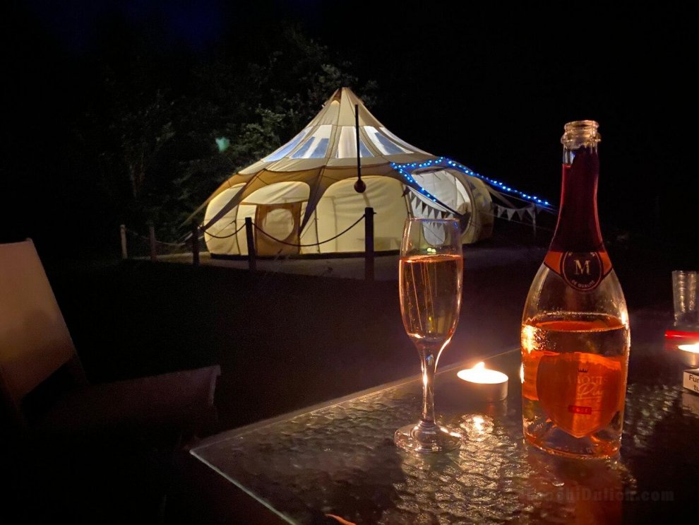 Fonclaire Holidays - Meadow View Glamping